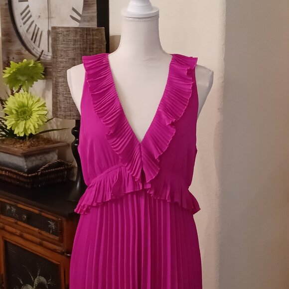NEW! TCEC Magenta Pleated Ruffle V-Neck Dress Size Large - Picture 2 of 7